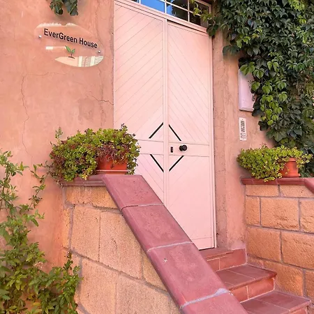 بيت للعطل Evergreen House